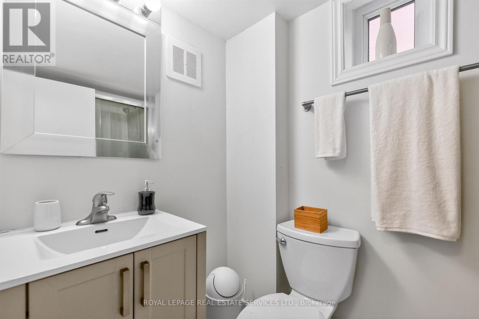 25 Lorindale Avenue, Toronto, Ontario  M5M 3C3 - Photo 34 - C13136782