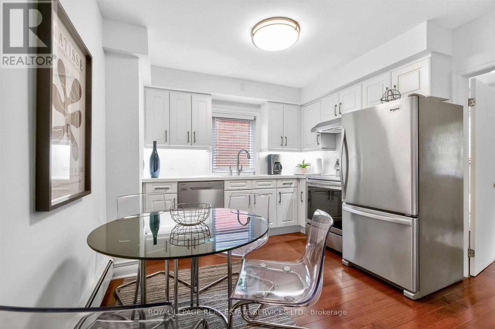 25 Lorindale Avenue, Toronto, Ontario  M5M 3C3 - Photo 6 - C13136782