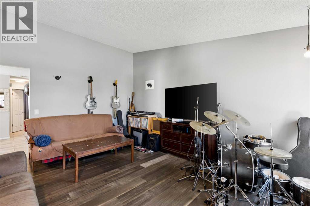 68 Templegreen Bay NE, Calgary, Alberta  T1Y 4Z3 - Photo 2 - A2310286