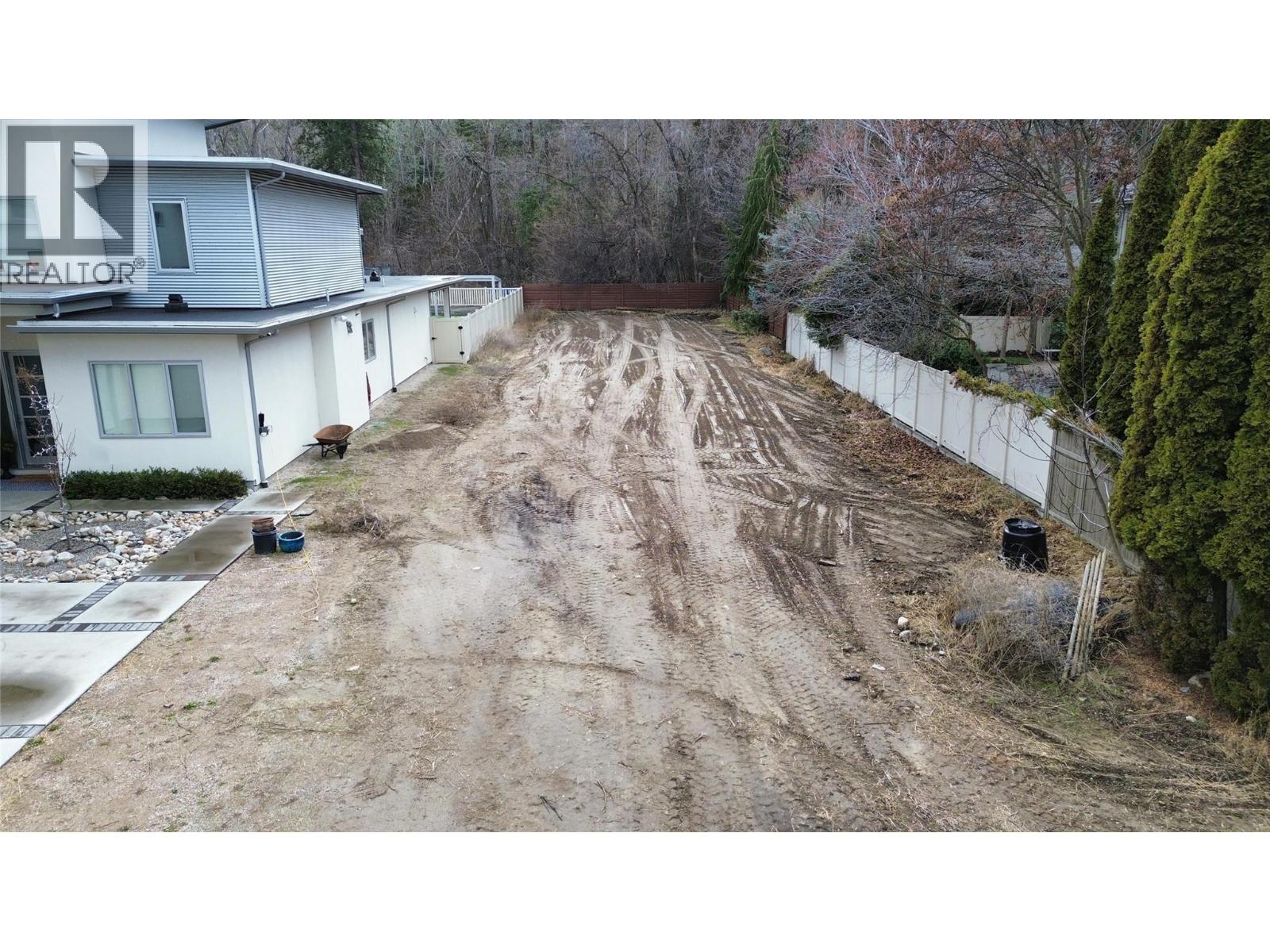 621 Mcclure Road, Kelowna, British Columbia  V1W 1L6 - Photo 4 - 10386169