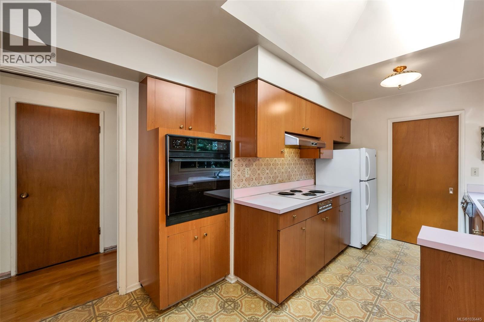 3564 James Hts, Saanich, British Columbia  V8P 3R5 - Photo 18 - 1036445