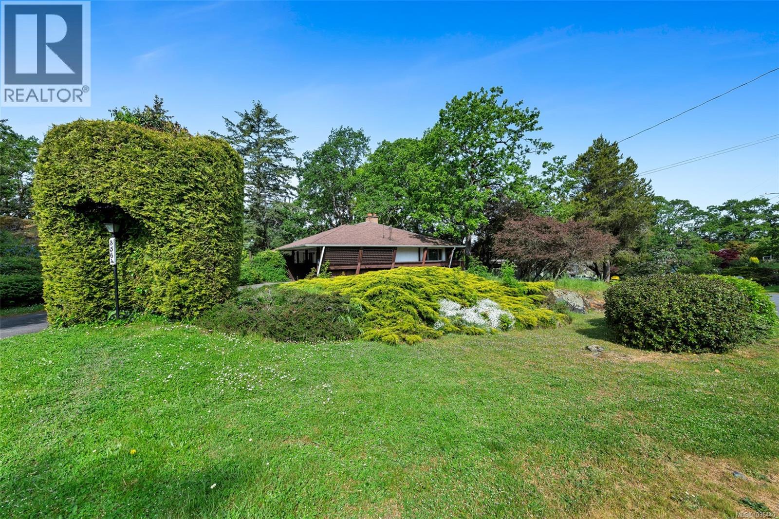 3564 James Hts, Saanich, British Columbia  V8P 3R5 - Photo 33 - 1036445