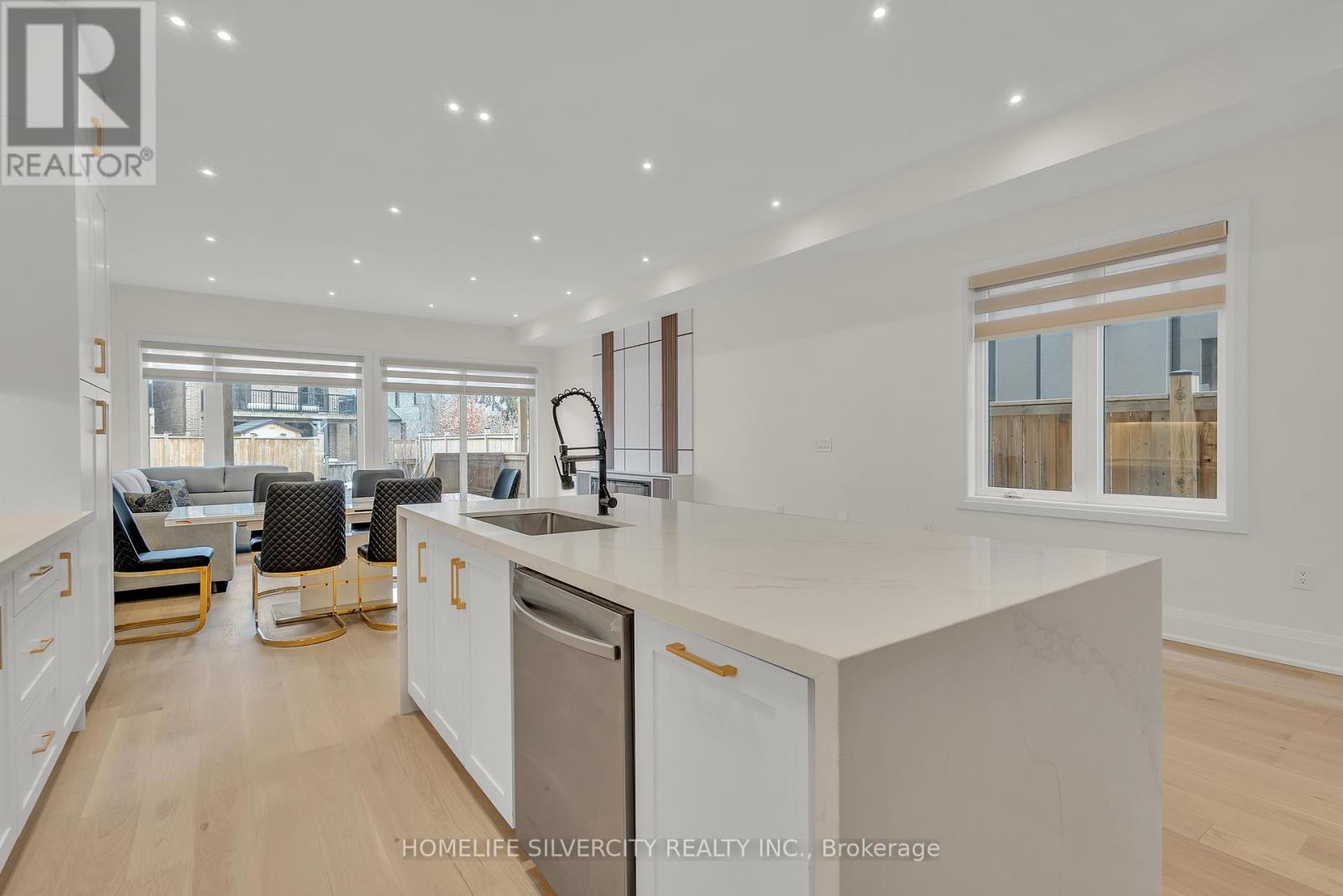25a Pine Avenue N, Mississauga, Ontario  L5H 2P9 - Photo 17 - W13137416