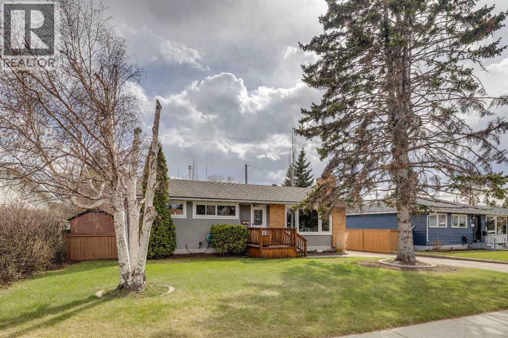 5207 Grove Hill Road SW, Calgary, Alberta  T3E 4G7 - Photo 2 - A2305858