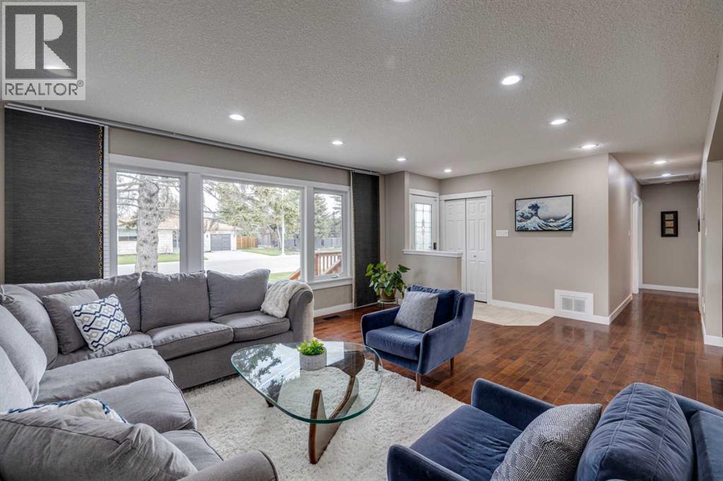 5207 Grove Hill Road SW, Calgary, Alberta  T3E 4G7 - Photo 9 - A2305858