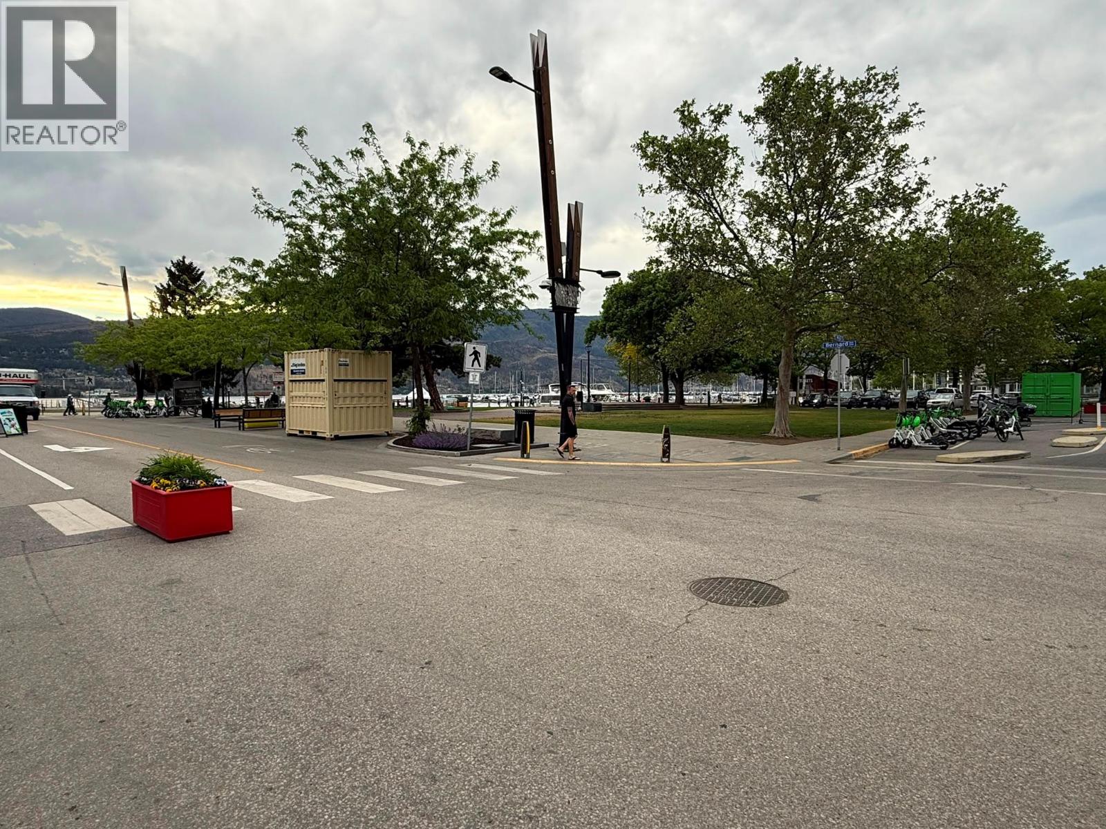1664 Richter Street, Kelowna, British Columbia  V1Y 8N3 - Photo 5 - 10387058