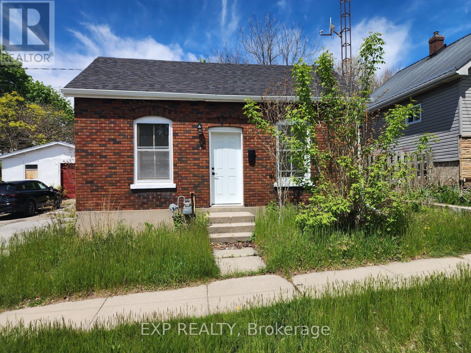 32 NIAGARA STREET, Brantford, Ontario