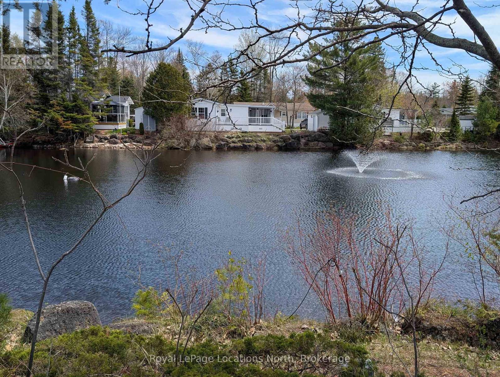 20 Topaz Street W, Wasaga Beach, Ontario  L9Z 1X7 - Photo 2 - S13092532