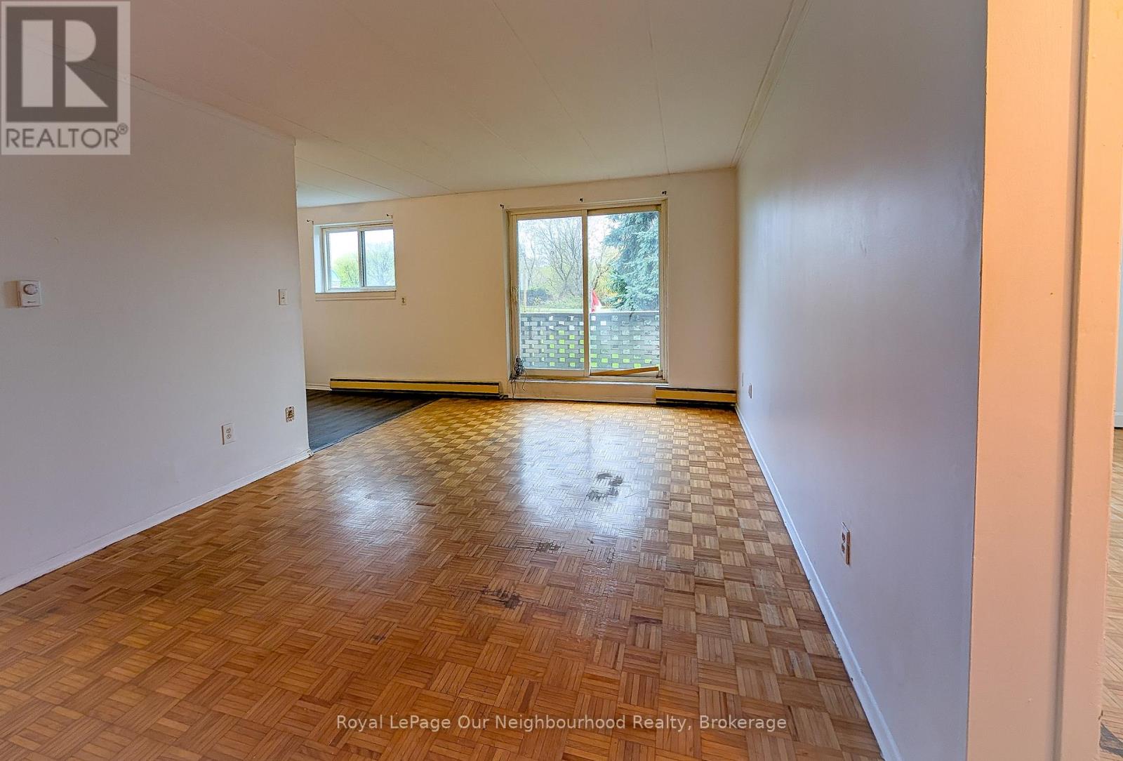 108 Victoria Street W, Whitby, Ontario  L1N 1B7 - Photo 2 - E13137530