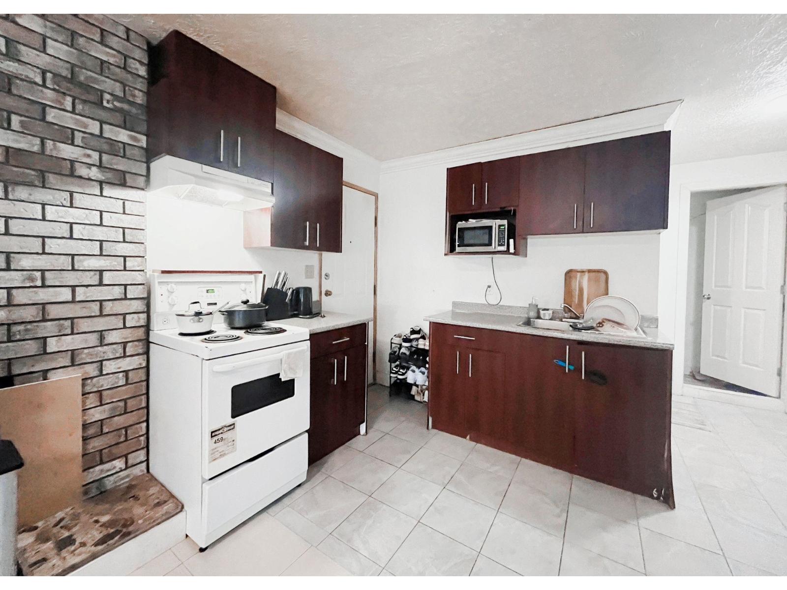9328 132 Street, Surrey, British Columbia  V3V 5R1 - Photo 4 - R3124367