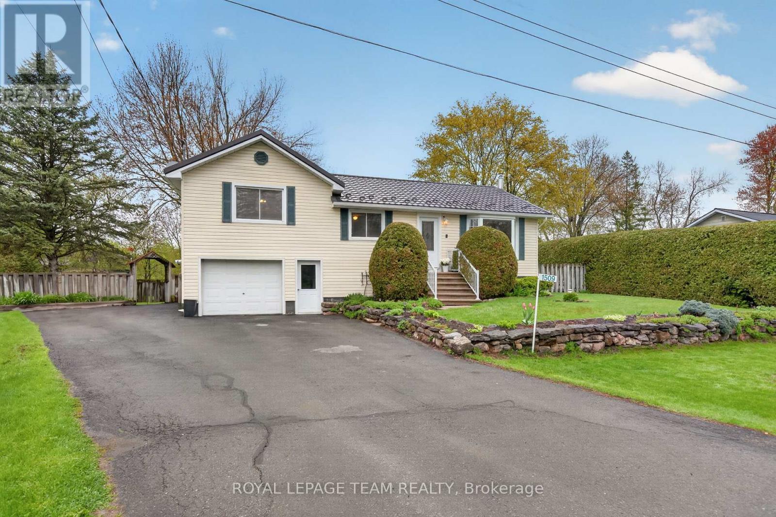 1509 Mayrene Crescent, Ottawa, Ontario  K4P 1B2 - Photo 3 - X13137456