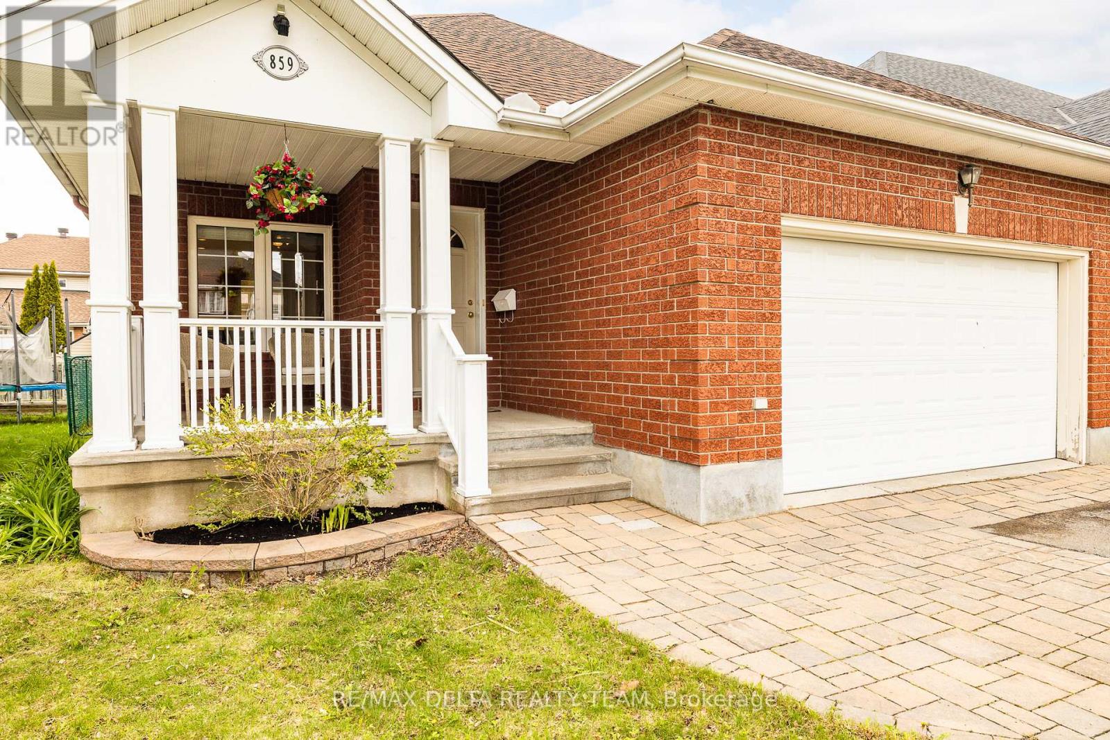 859 Giant Cedars Crescent, Ottawa, Ontario  K1V 1P1 - Photo 2 - X13137546