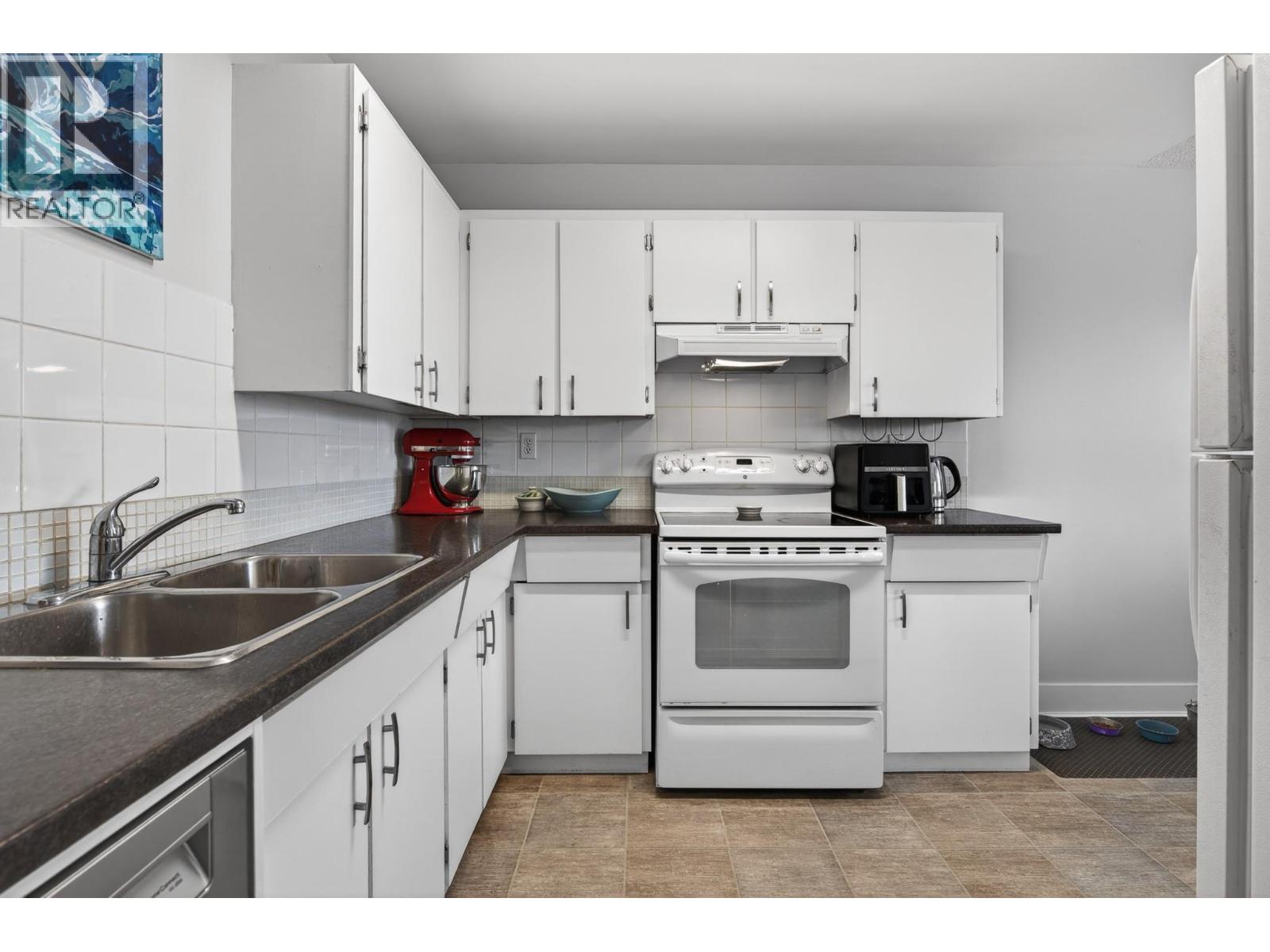 389 Waddington Drive, Kamloops, British Columbia  V2E 1S3 - Photo 6 - 10387780