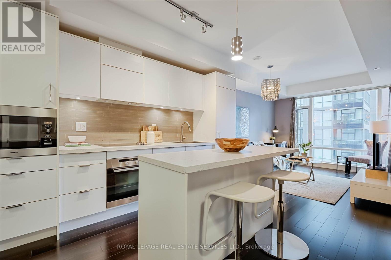 2307 - 21 Widmer Street, Toronto, Ontario  M5V 2E8 - Photo 3 - C13137484