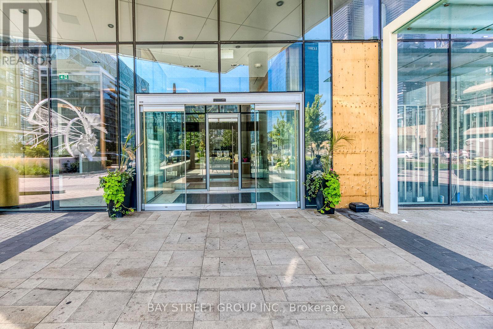 2905 - 15 Queens Quay E, Toronto, Ontario  M5E 0C5 - Photo 4 - C13137506