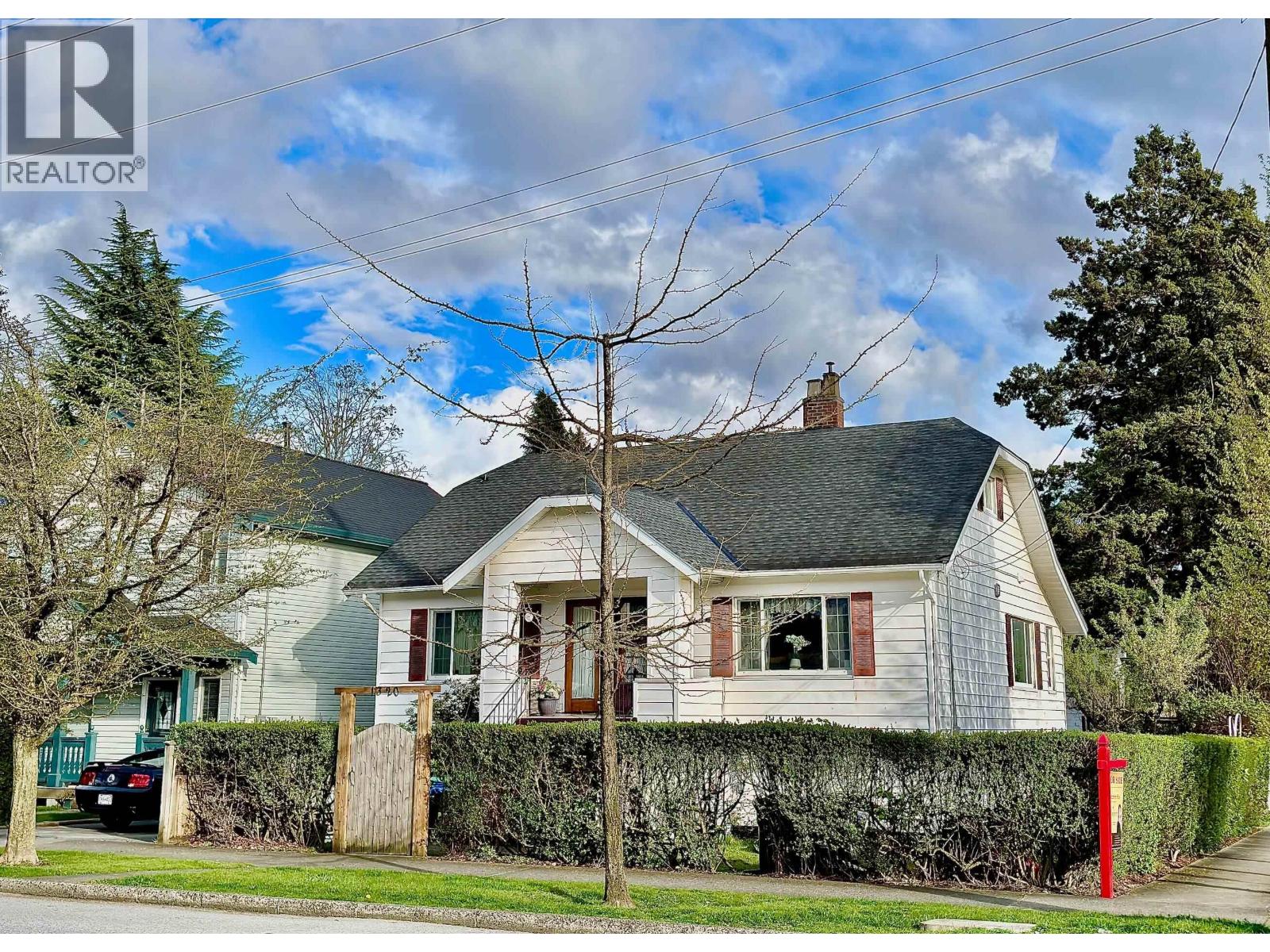1320 TENTH AVENUE, New Westminster, British Columbia