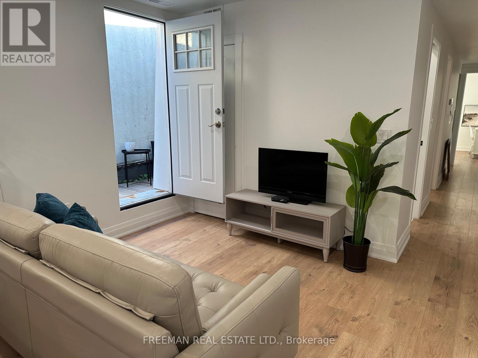 2 - 3449 Yonge Street, Toronto, Ontario  M4N 2N3 - Photo 4 - C13124816
