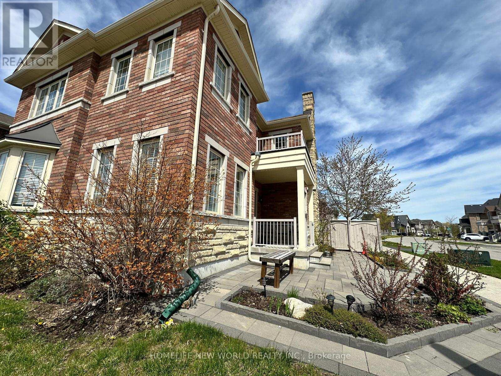 298 West Lawn Crescent, Whitchurch-Stouffville, Ontario  L4A 1X3 - Photo 5 - N13137500