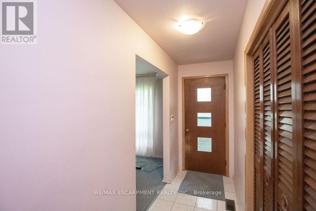 1515 Burloak Drive, Oakville, Ontario  L6M 4J7 - Photo 9 - W13137518