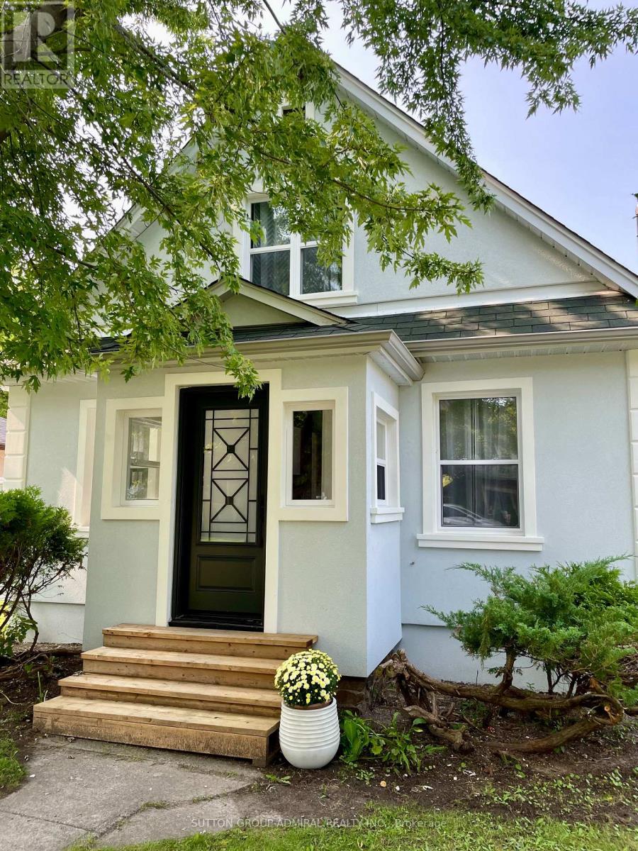 8 SOUTH STREET W, Orillia, Ontario