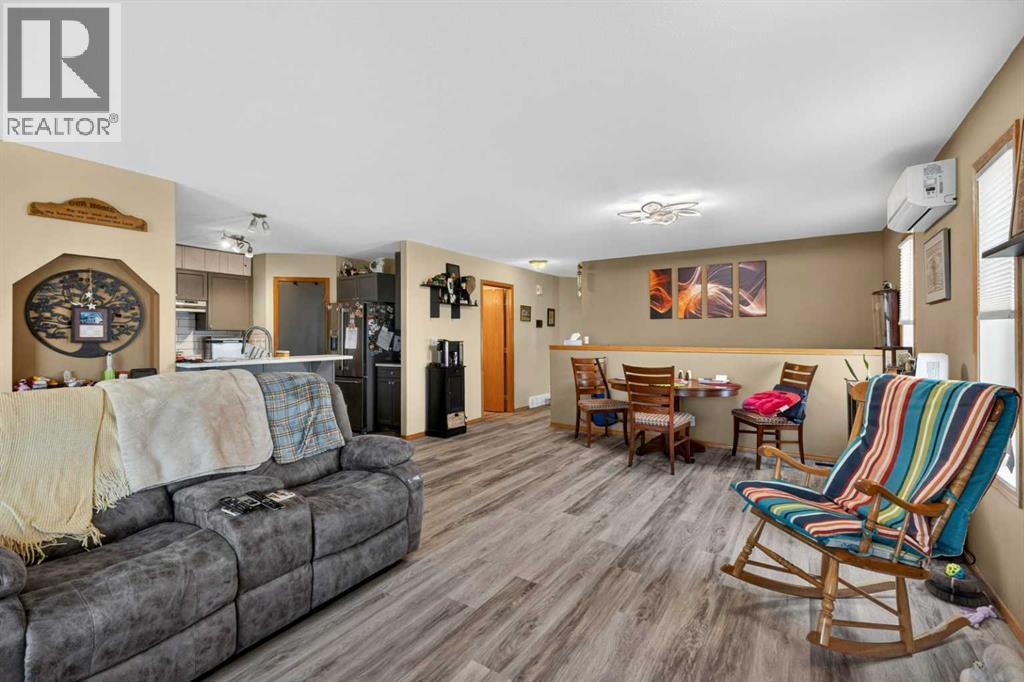4366 54a Avenue Close, Innisfail, Alberta  T4G 1X5 - Photo 9 - A2307965