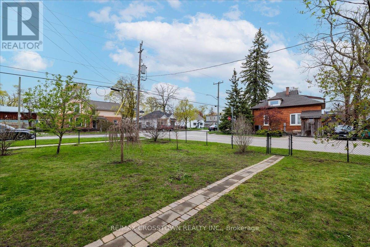 49 Park Street, Barrie (Queen's Park), Ontario  L4N 1H7 - Photo 28 - S13137560