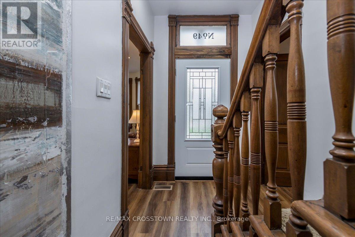 49 Park Street, Barrie (Queen's Park), Ontario  L4N 1H7 - Photo 3 - S13137560