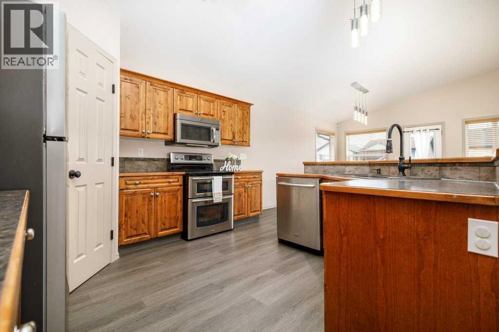 15 Kirton Close, Red Deer, Alberta  T4P 4E9 - Photo 5 - A2310917