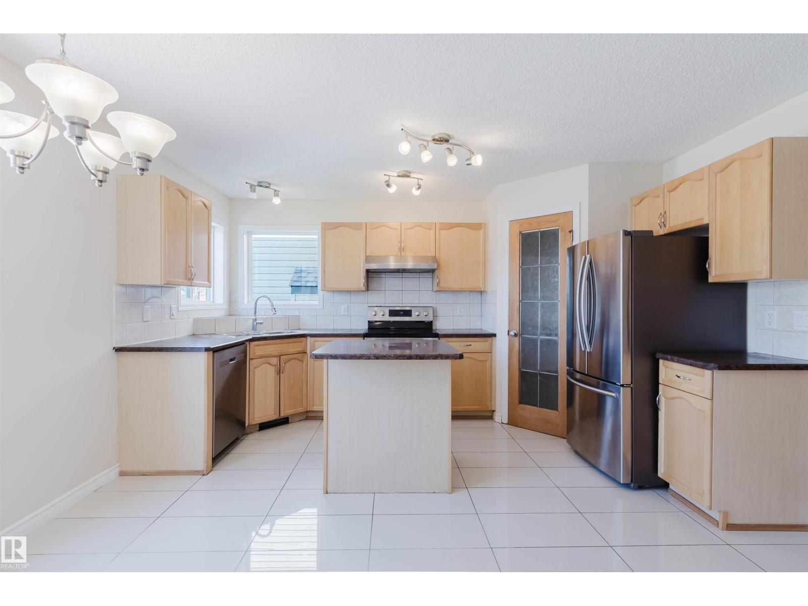 7713 Schmid Cr Nw, Edmonton, Alberta  T6R 0K6 - Photo 3 - E4488207