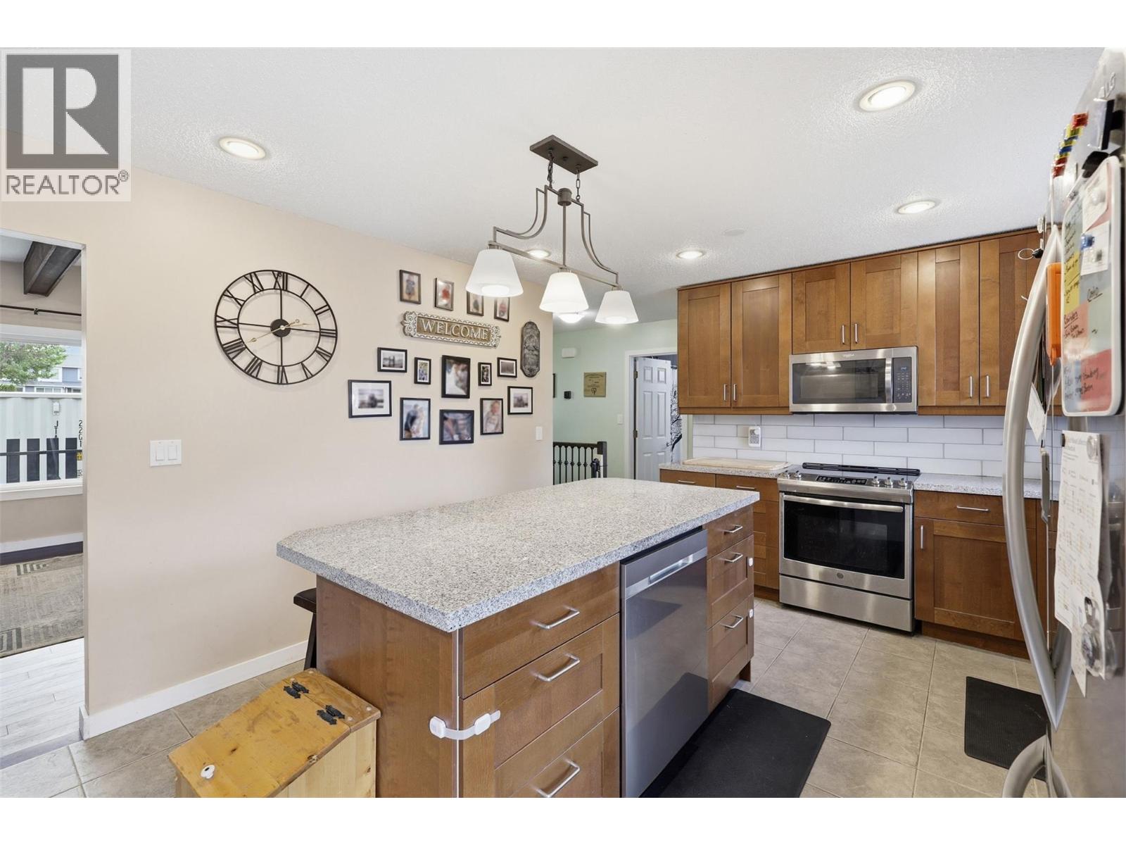 834 Bebek Road, Kamloops, British Columbia  V2B 6P1 - Photo 16 - 10387643