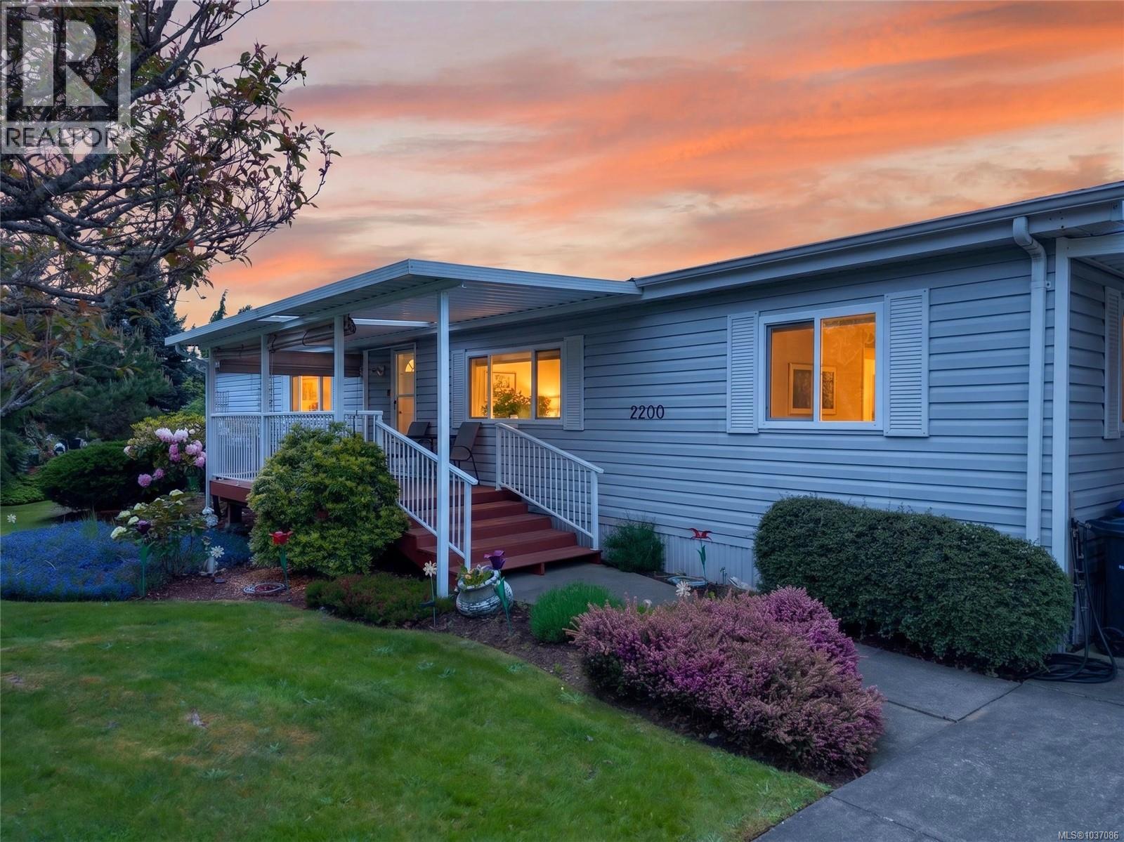 2200 Stadacona Dr, Comox, British Columbia