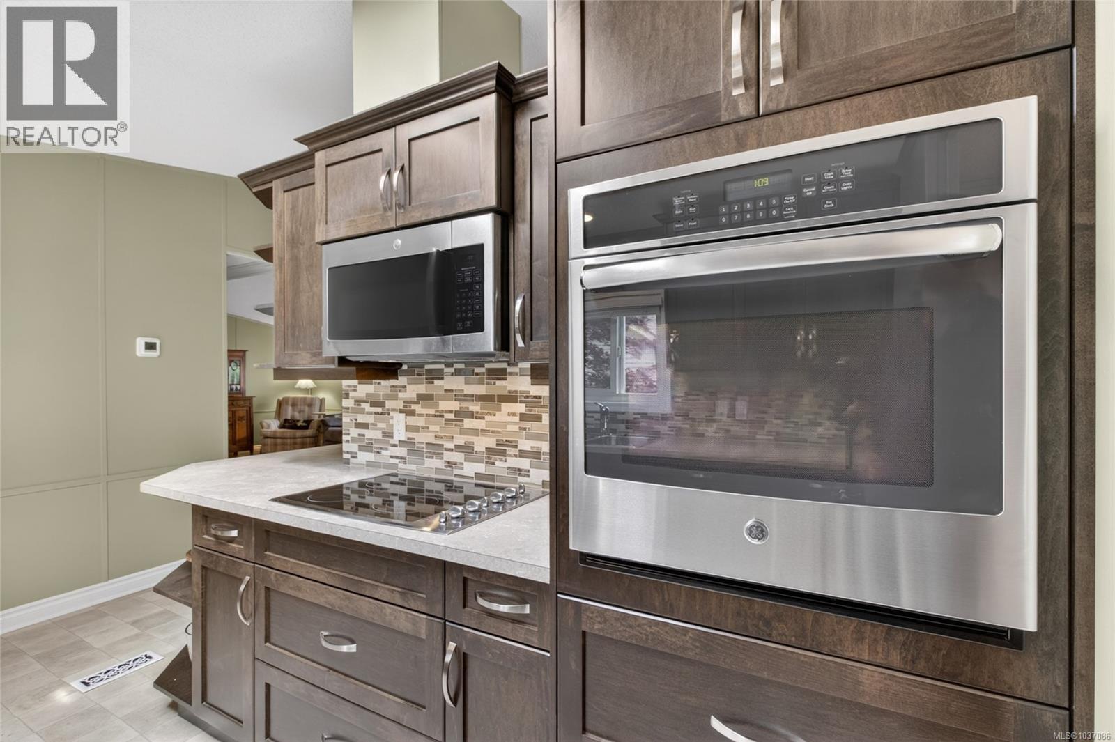 2200 Stadacona Dr, Comox, British Columbia  V9M 3P9 - Photo 8 - 1037086