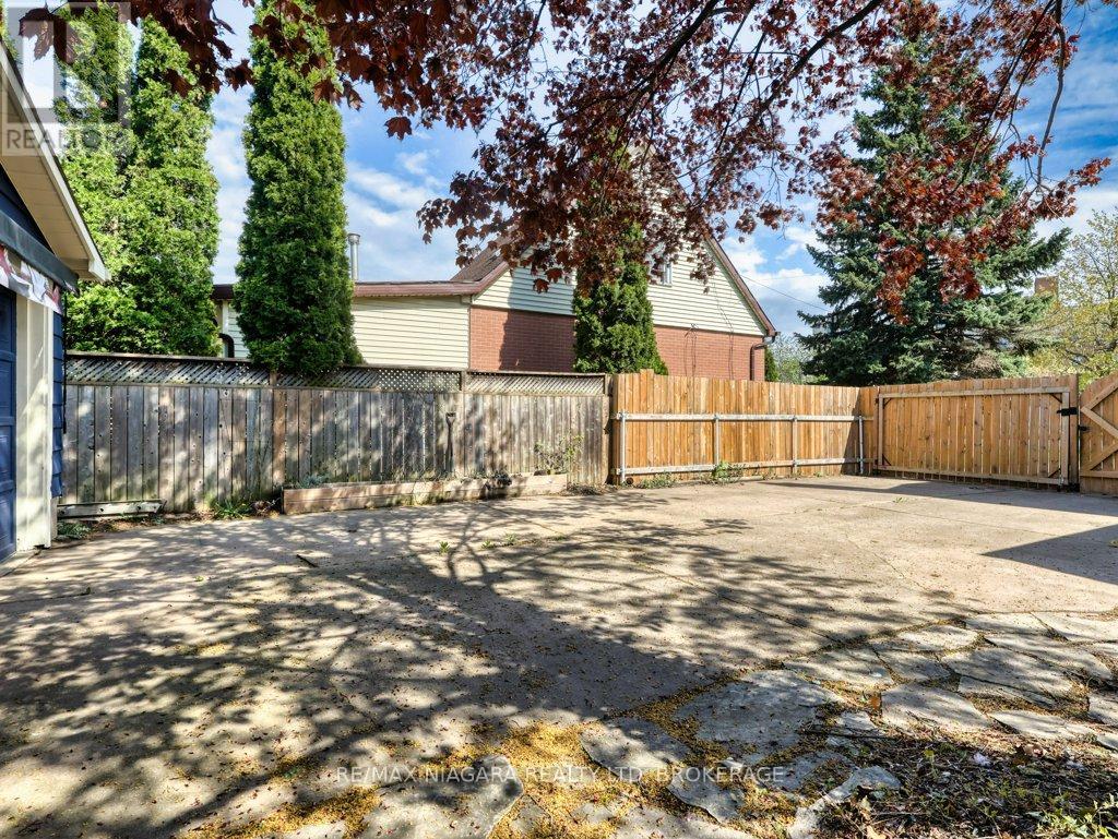 11 Winnifred Avenue, St. Catharines (Carlton/bunting), Ontario  L2M 5X2 - Photo 5 - X13137656