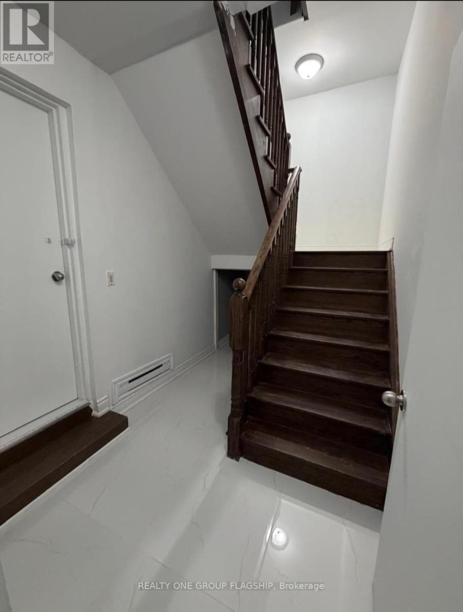 521 Thompson Road, Milton, Ontario  L9T 7Z1 - Photo 2 - W13137608