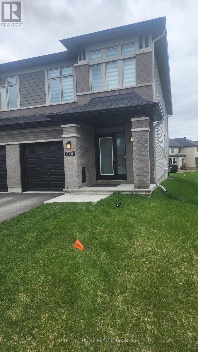 674 Honeydew Street, Ottawa, Ontario  K1X 0K5 - Photo 2 - X13133828