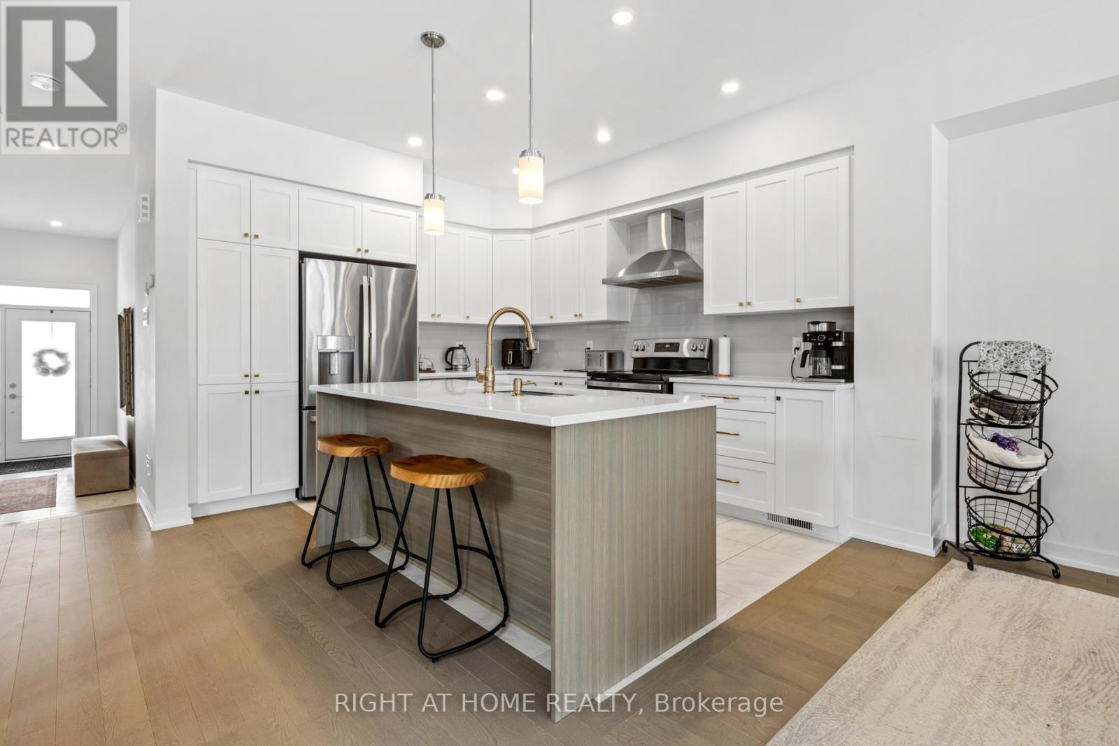 674 Honeydew Street, Ottawa, Ontario  K1X 0K5 - Photo 4 - X13133828