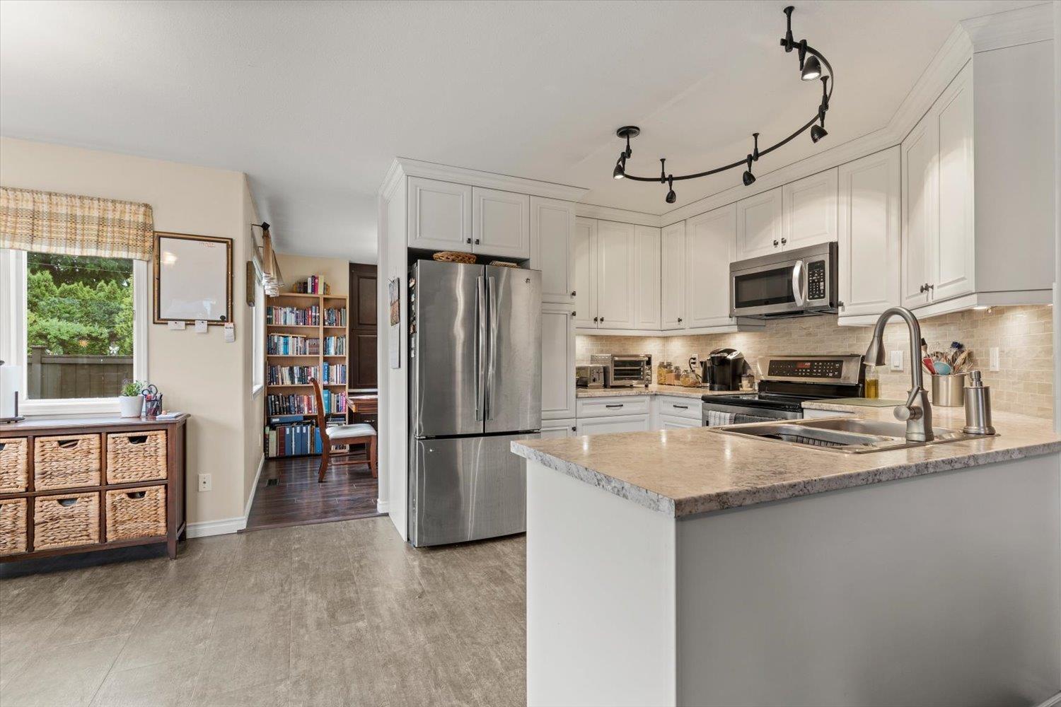 45436 Dorell Place, Sardis West Vedder, Chilliwack, British Columbia  V2R 3V3 - Photo 6 - R3124039