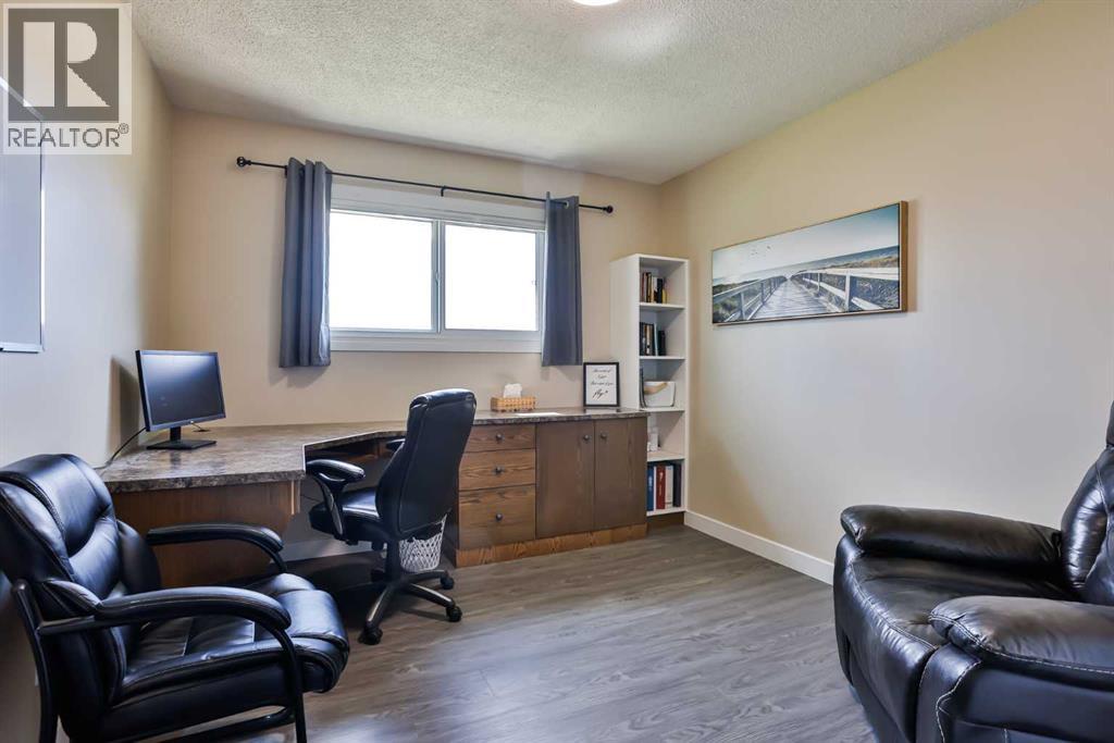 155e 100n, Raymond, Alberta  T0K 2S0 - Photo 14 - A2306481