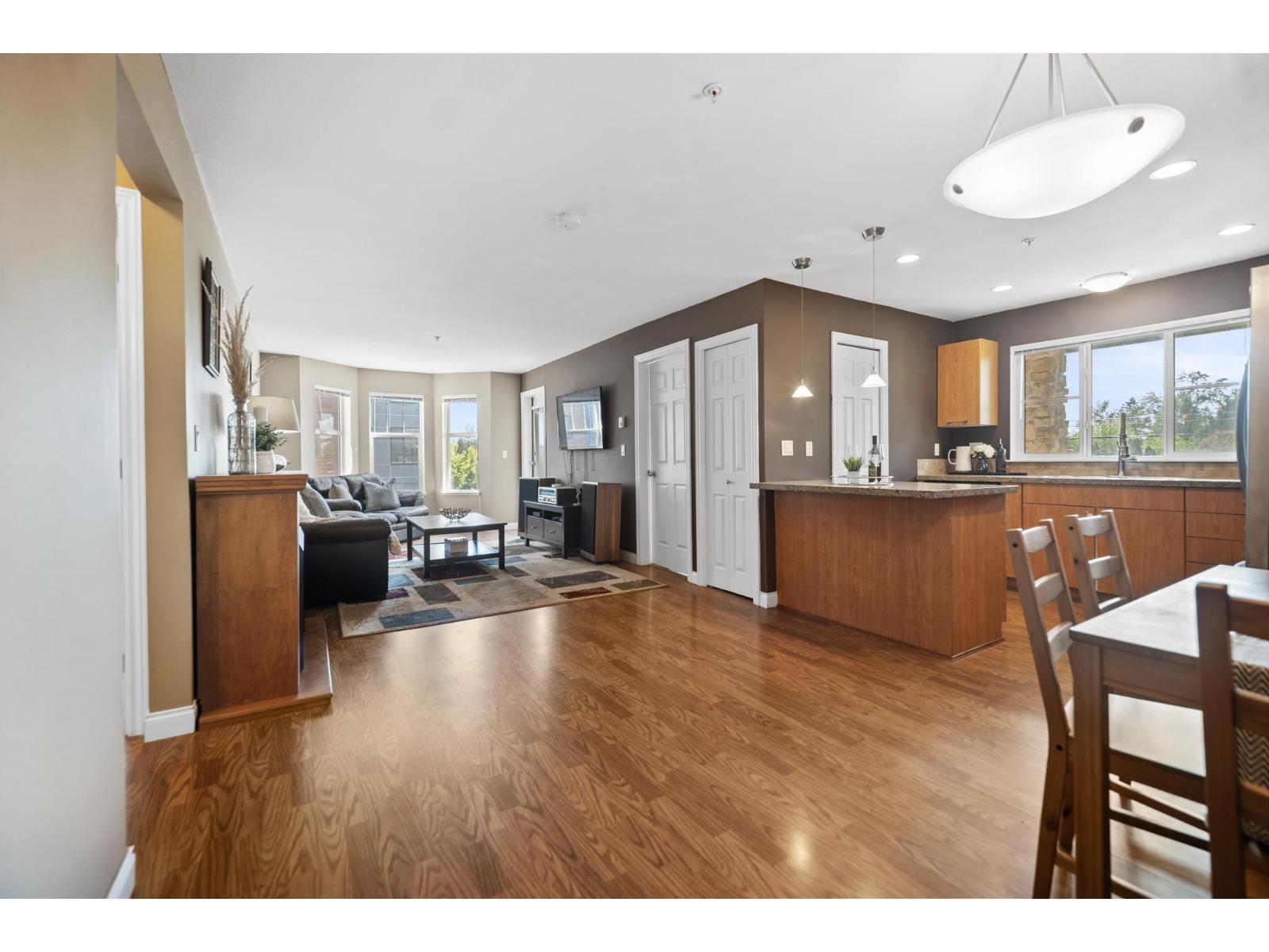 215 5438 198 Street, Langley, British Columbia  V3A 1G2 - Photo 2 - R3124179
