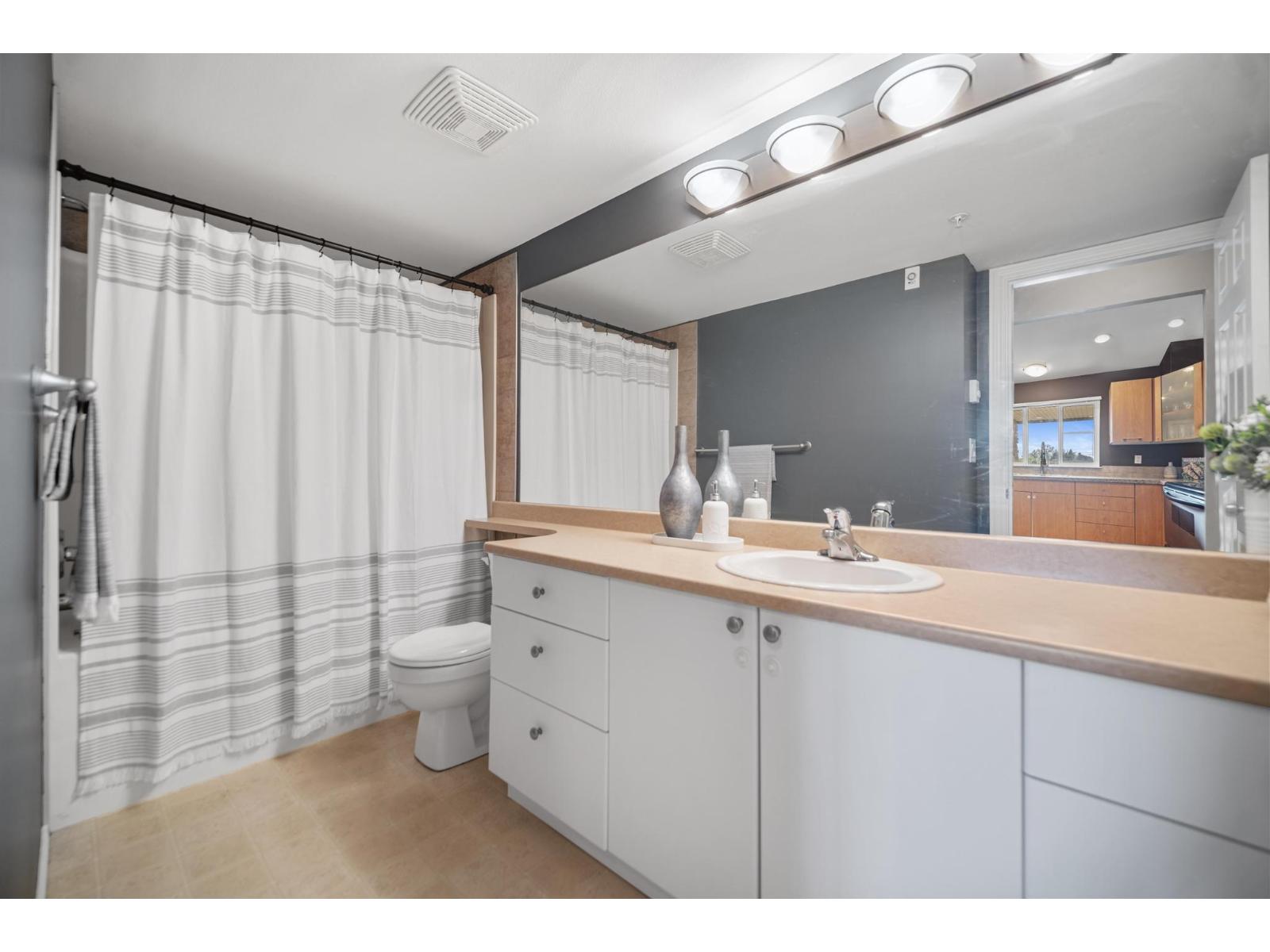 215 5438 198 Street, Langley, British Columbia  V3A 1G2 - Photo 13 - R3124179