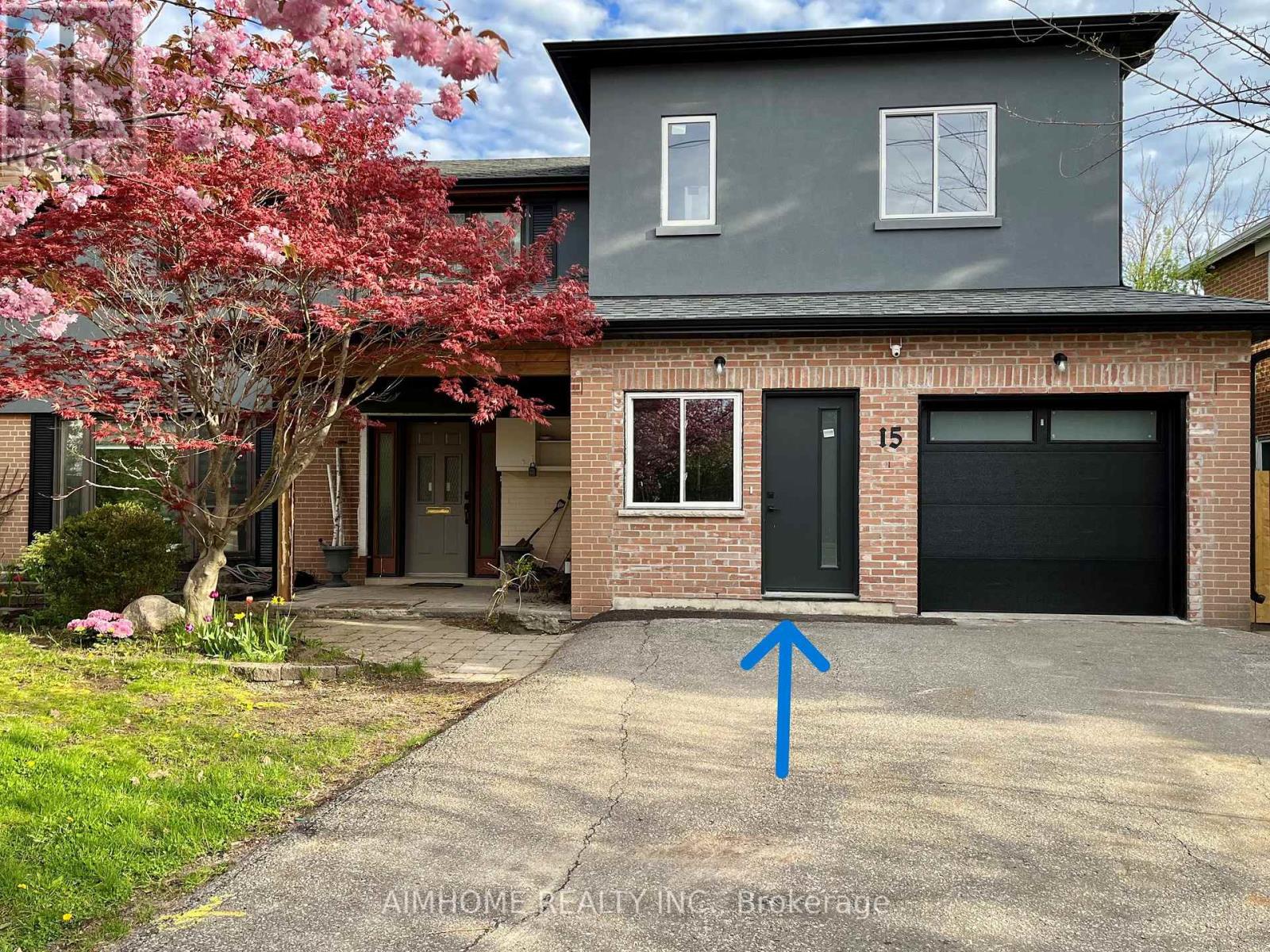 2 - 15 WADDINGTON CRESCENT, Toronto, Ontario