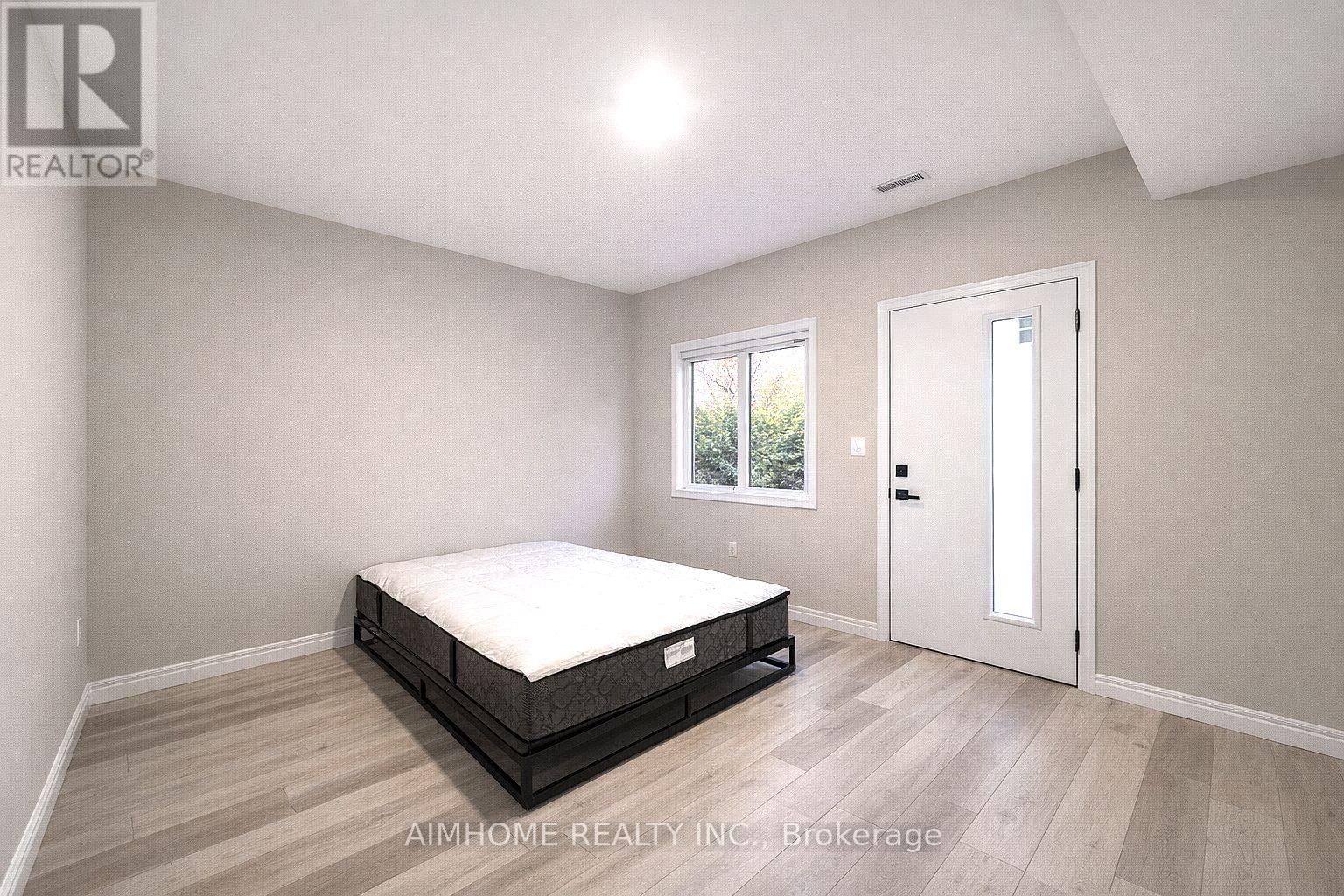 2 - 15 Waddington Crescent, Toronto, Ontario  M2J 2Z9 - Photo 9 - C12998404