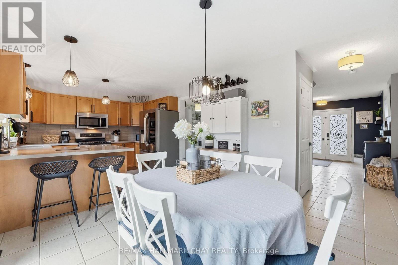 94 Ruffet Drive, Barrie, Ontario  L4N 0N7 - Photo 6 - S13136072