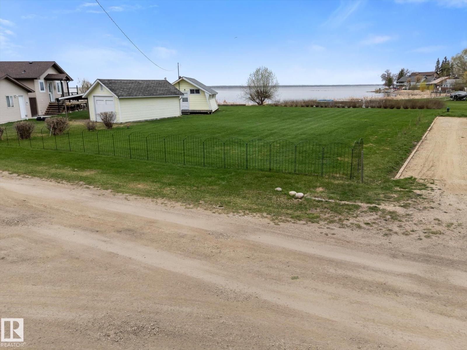 209 2 Street Ross Haven, Rural Lac Ste. Anne County, Alberta  T0E 1A0 - Photo 10 - E4488214