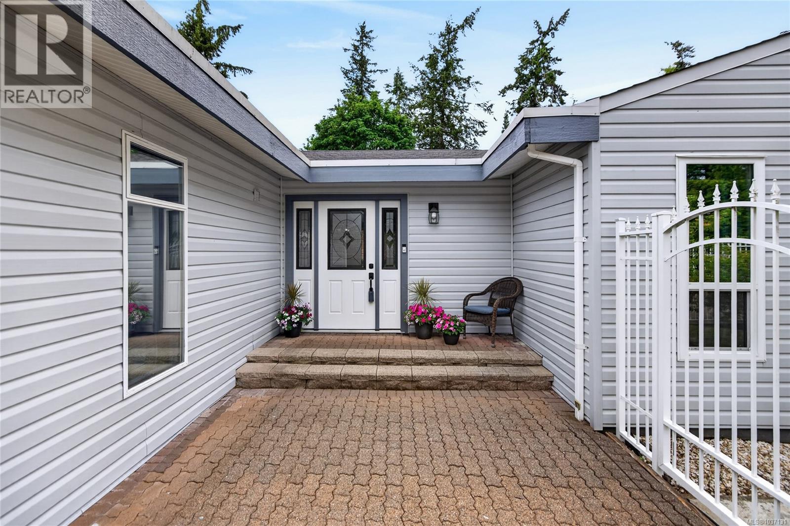 375 Georgia Crt, Comox, British Columbia  V9M 2W2 - Photo 4 - 1037131