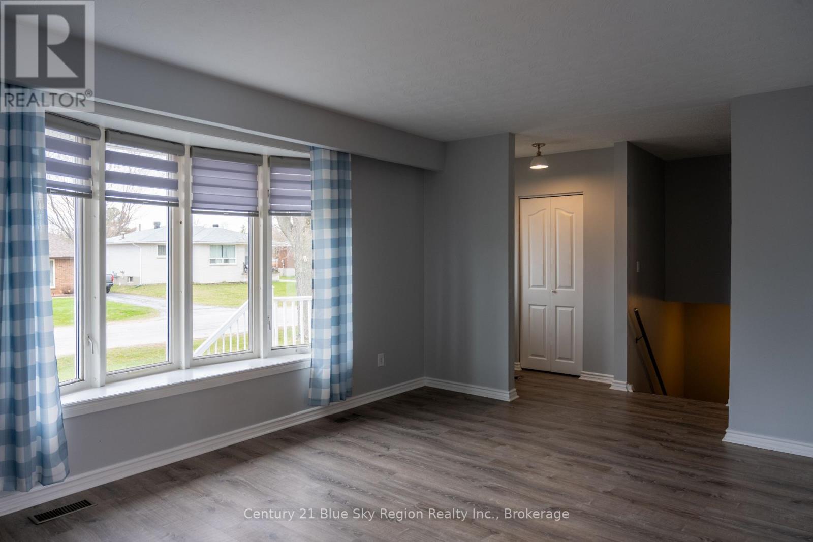 22 Nightingale Drive, North Bay, Ontario  P1A 2R2 - Photo 3 - X13132894