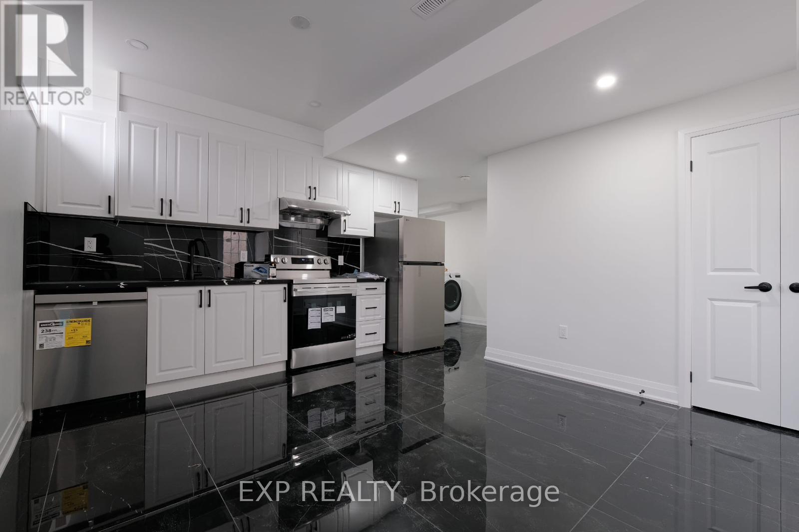 BASEMENT - 28 ELVERTON CRESCENT, Brampton, Ontario