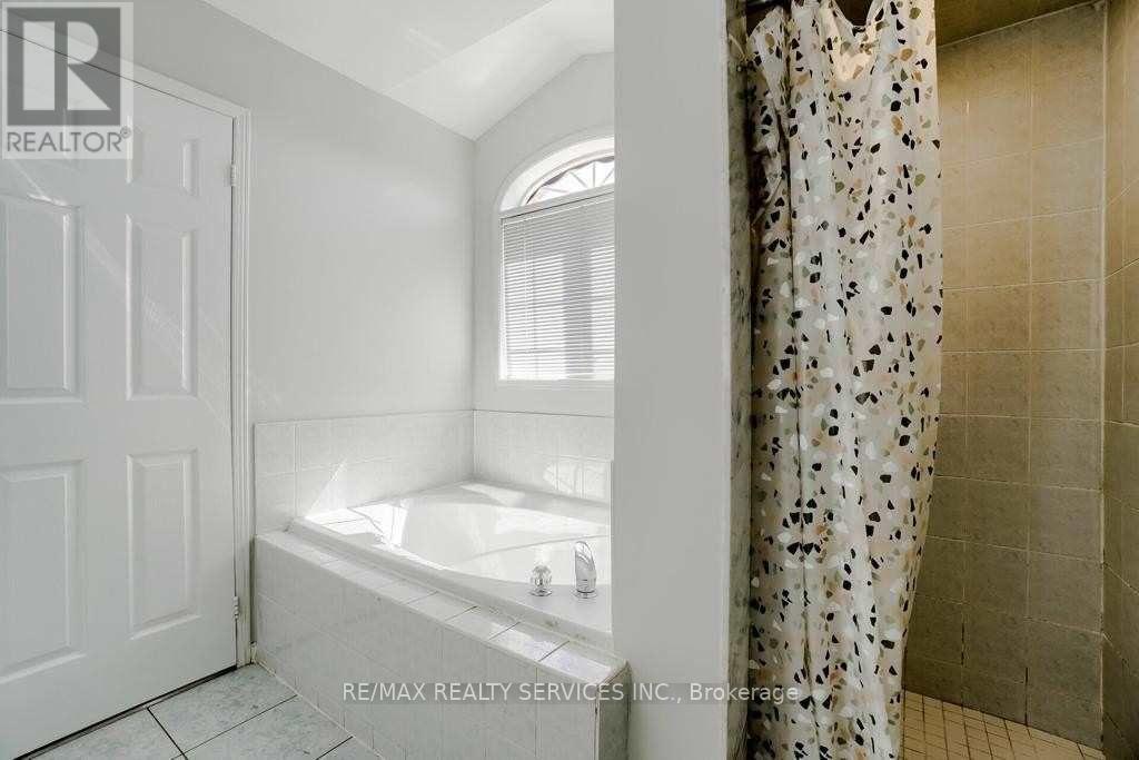 50 Oakmeadow Drive, Brampton, Ontario  L7A 2M1 - Photo 24 - W13137690