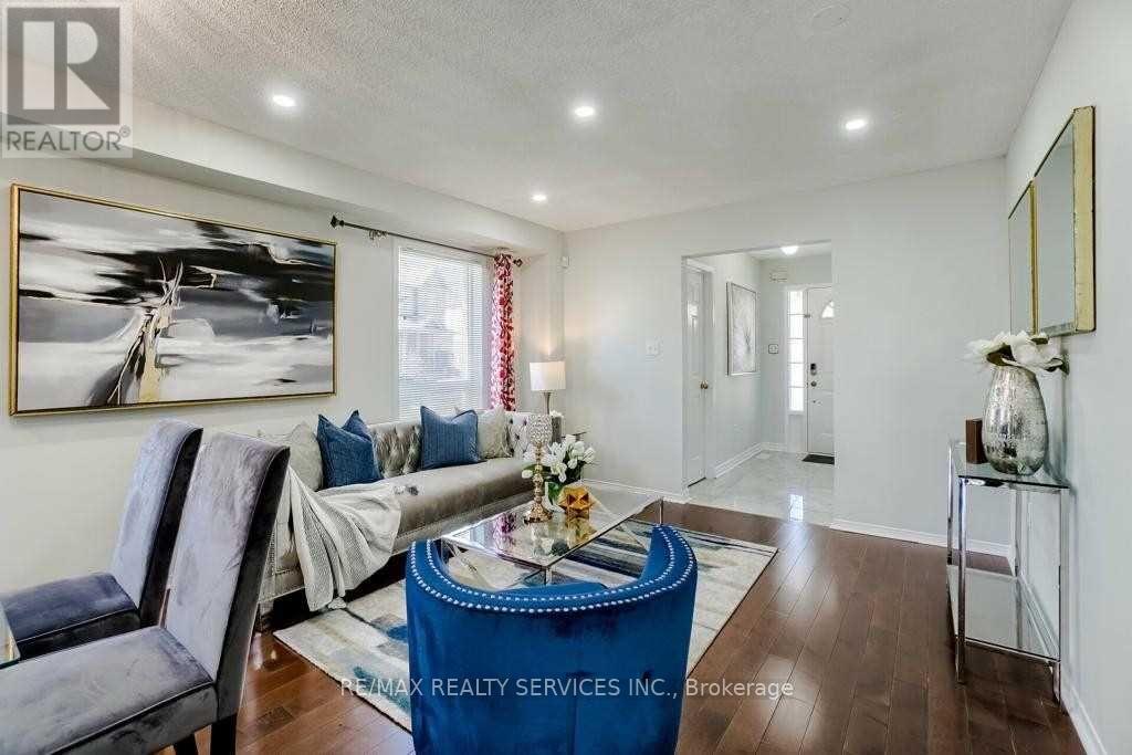 50 Oakmeadow Drive, Brampton, Ontario  L7A 2M1 - Photo 5 - W13137690