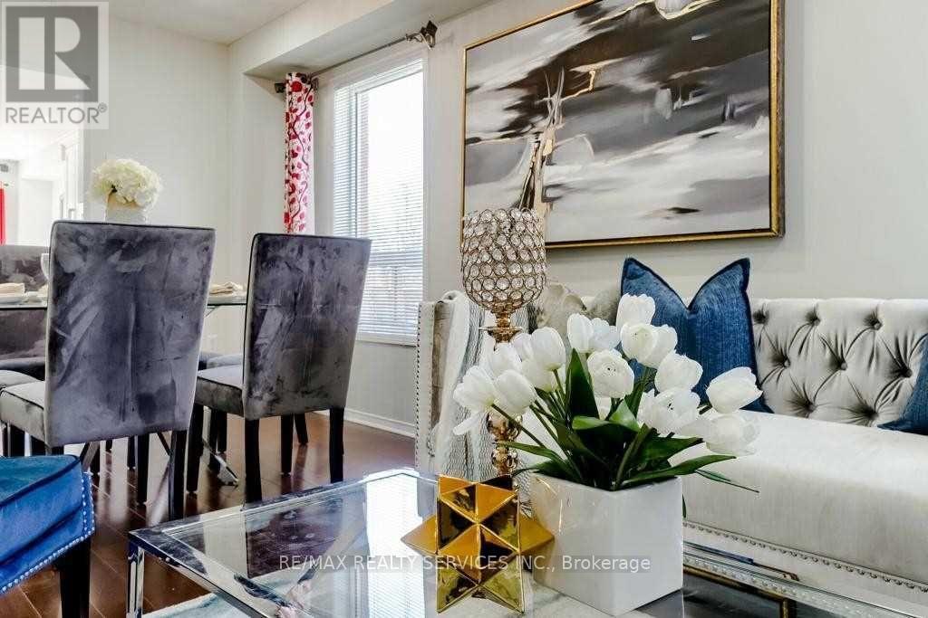 50 Oakmeadow Drive, Brampton, Ontario  L7A 2M1 - Photo 8 - W13137690